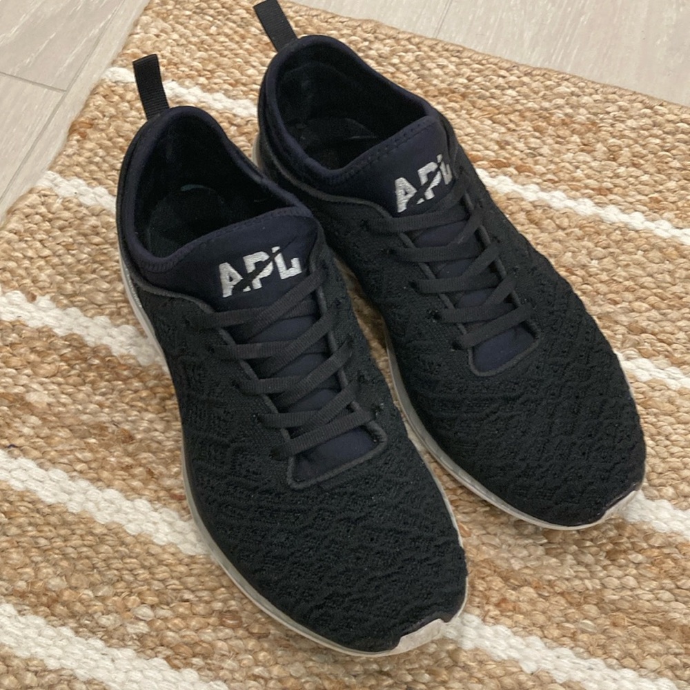 🌊APL TechLoom Phantom Women’s size 10 Black Sneakers🌊